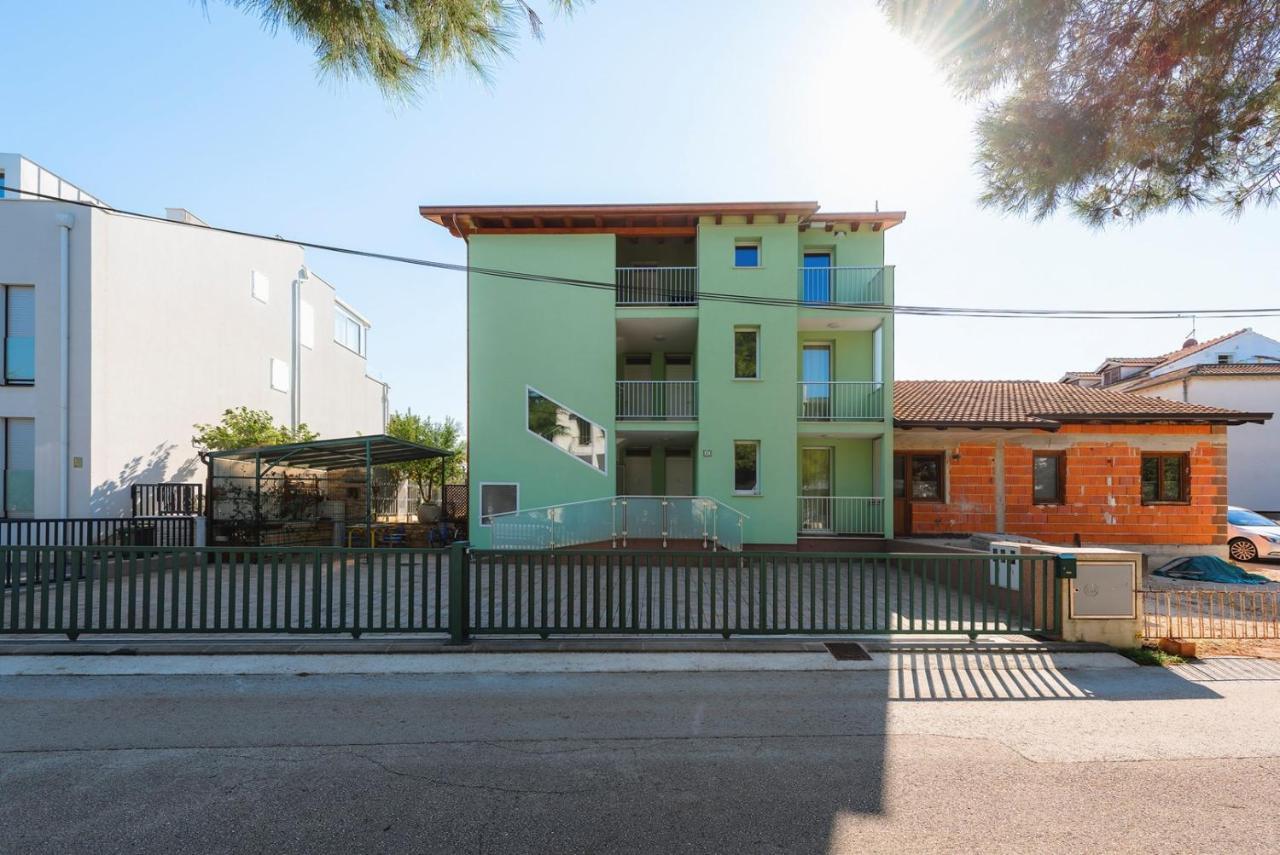 Andrea House With Apartments Umag Kültér fotó